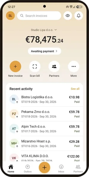 Home screen with the total awaiting payment and recent invoices